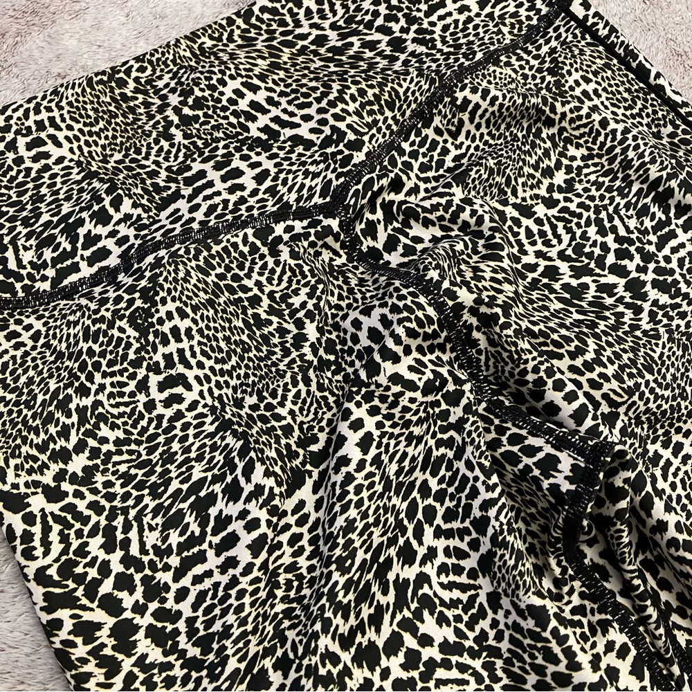 Nike Woman’s Dri Fit Leggings - Picture 4 of 5